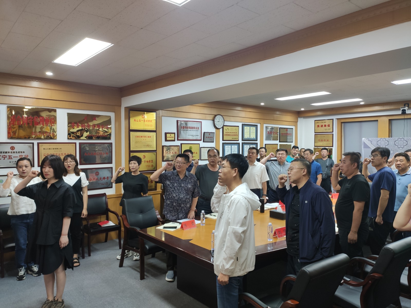 鞍山公路召開(kāi)“慶七一，促發(fā)展， 共創(chuàng)企業(yè)新輝煌”黨建工作座談會(huì)
